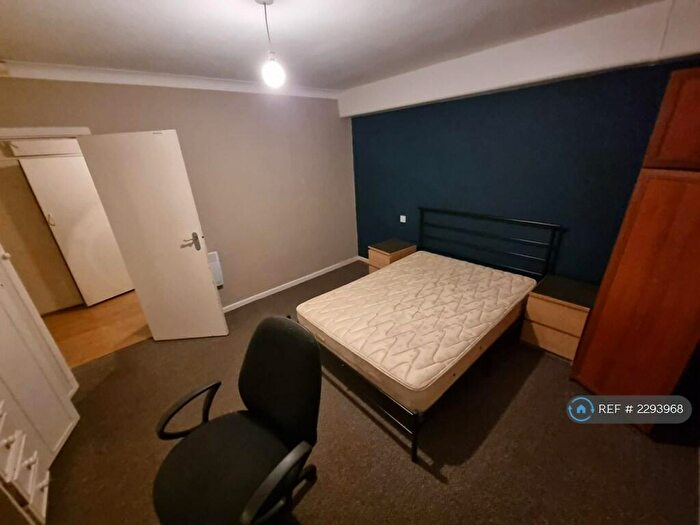2 Bedroom Flat To Rent In Grosvenor Court, Salford, M7