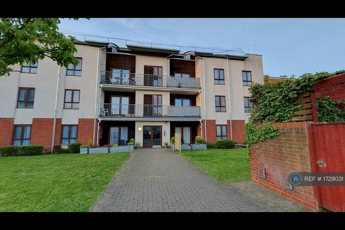 2 Bedroom Flat To Rent In Cheviot Court, London, N20