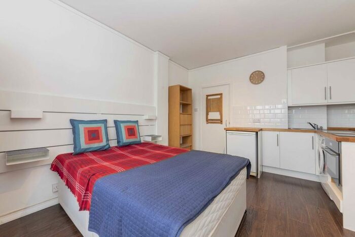 Studio To Rent In Woburn Place, London, WC1H