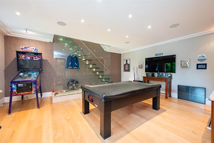 8 Bedroom Detached House To Rent In Keymer Road, Burgess Hill, RH15
