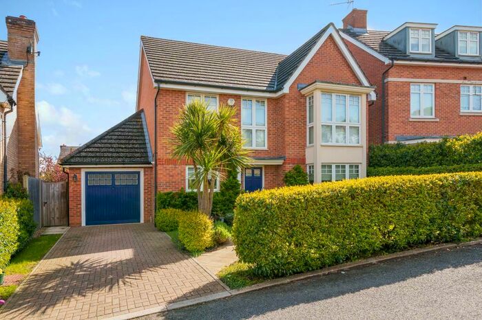 4 Bedroom Detached House To Rent In Padelford Lane, Stanmore, HA7