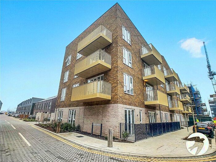 2 Bedroom Flat To Rent In Corys Road, Rochester, Kent, ME1