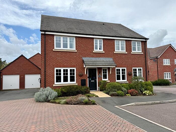 4 Bedroom Detached House For Sale In Edgehill Drive, Stratford-upon-avon, Warwickshire, CV37