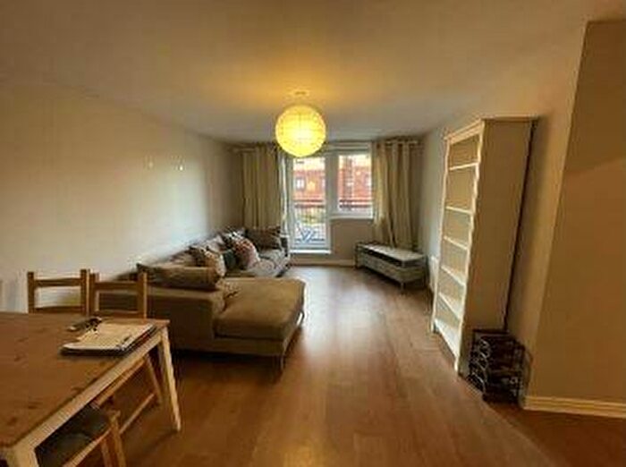 2 Bedroom Flat To Rent In L – Slateford Gait, Edinburgh, EH11