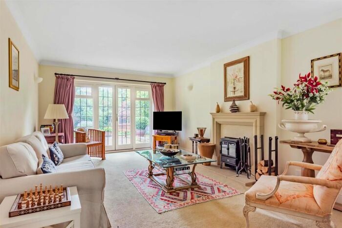 5 Bedroom Detached House To Rent In Weydown Road, Haslemere, GU27