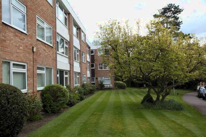2 Bedroom Flat To Rent In Heathfield Close, Potters Bar, EN6