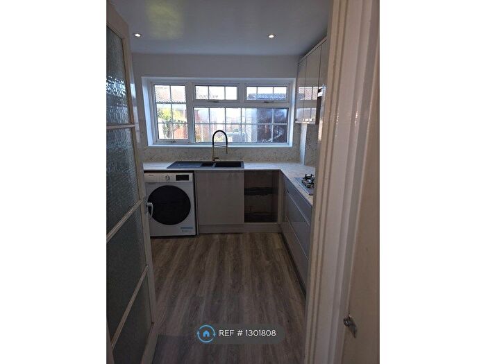 3 Bedroom Terraced House To Rent In Camp Drive, Houghton Regis, Dunstable, LU5