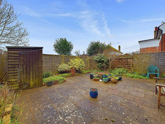 2 Bedroom Flat For Sale In Chesham Close, Goring By Sea, Worthing, BN12