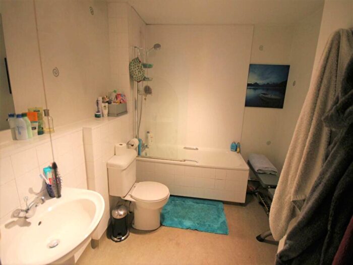 1 Bedroom Flat To Rent In Alexandra Wharf, Darwen Place, London, E2