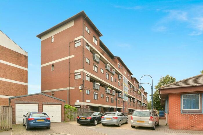 3 Bedroom Flat To Rent In Ilkeston Court, Overbury Street, London, E5