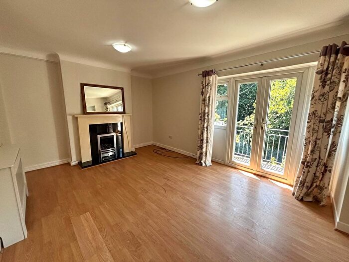 3 Bedroom Flat To Rent In Aigburth Road, Liverpool, L17