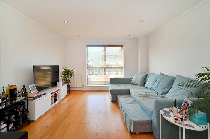1 Bedroom Flat To Rent In Holloway Road, Holloway, London, N7