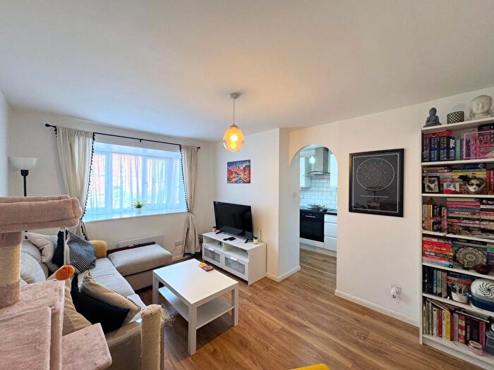 1 Bedroom Flat For Sale In Scottwell Drive, London, NW9