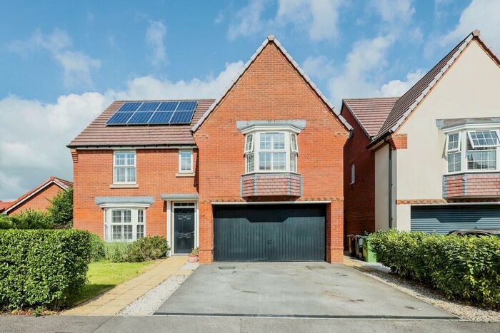 4 Bedroom Detached House For Sale In Columbine Way, Clanfield, Waterlooville, Hampshire, PO8