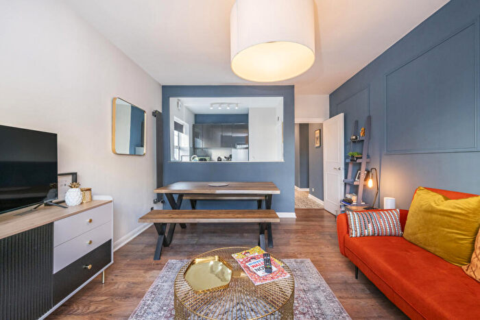 2 Bedroom Flat To Rent In Arcadia Court, Old Castle Street, E1