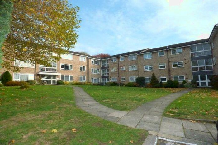 3 Bedroom Flat To Rent In Hempstead Road, Watford, WD17