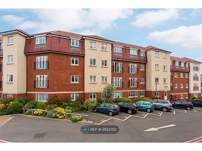 1 Bedroom Flat To Rent In Field House, Morden, SM4