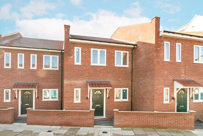 2 Bedroom Property To Rent In Stanley Road, Hounslow, TW3