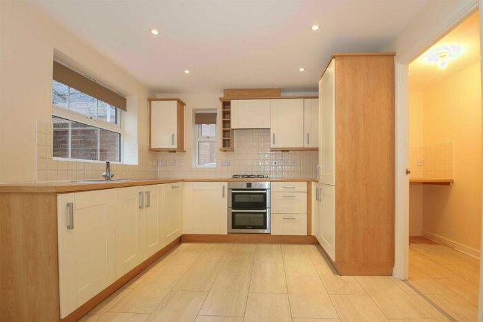 4 Bedroom Town House To Rent In Colossus Way, Bletchley, MK3