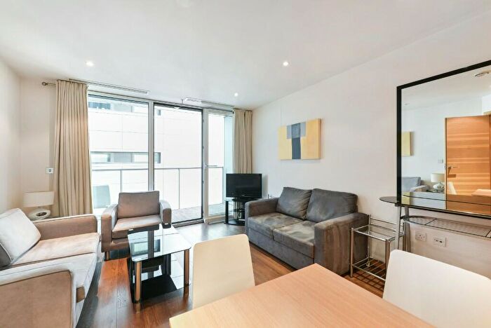 2 Bedroom Flat To Rent In Queenstown Road, London, SW11