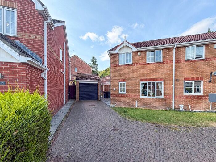 3 Bedroom Semi-Detached House For Sale In Oakwell Court, Hamsterley Colliery, NE17