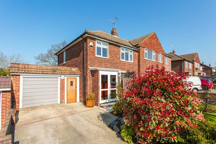 3 Bedroom Semi Detached House For Sale In Summerfield Avenue, Whitstable, Kent, CT5