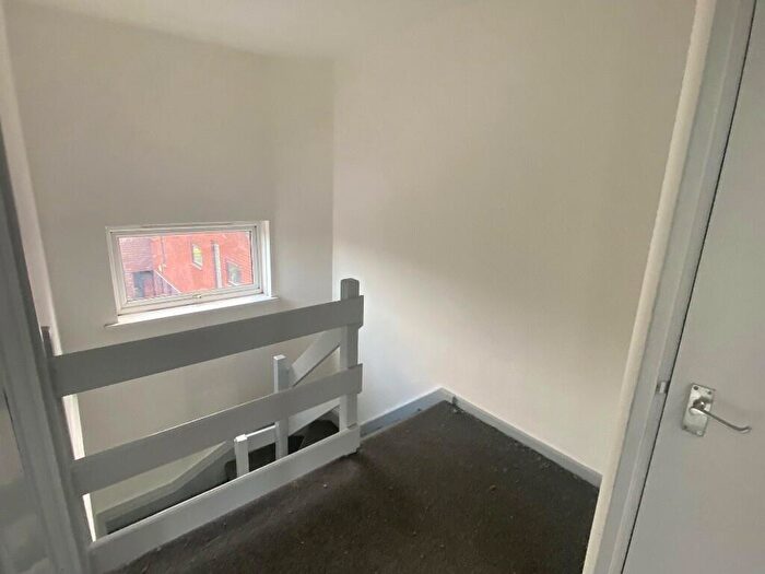3 Bedroom Flat To Rent In Pytchley House, Browns Green, Birmingham, B20