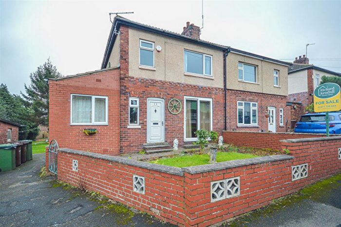 3 Bedroom Semi Detached House For Sale In Hamel Rise, Hemsworth, Pontefract, WF9