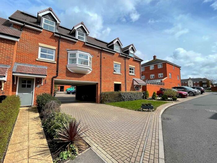 3 Bedroom Coach House To Rent In Poulter Place, Church Crookham, Fleet, GU52