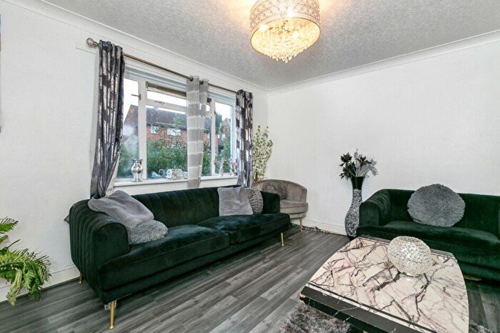 4 Bedroom Semi Detached House For Sale In Headley Drive, Croydon, London, CR0