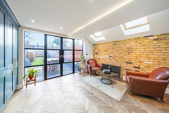 3 Bedroom Detached House To Rent In Reverdy Road, London, SE1