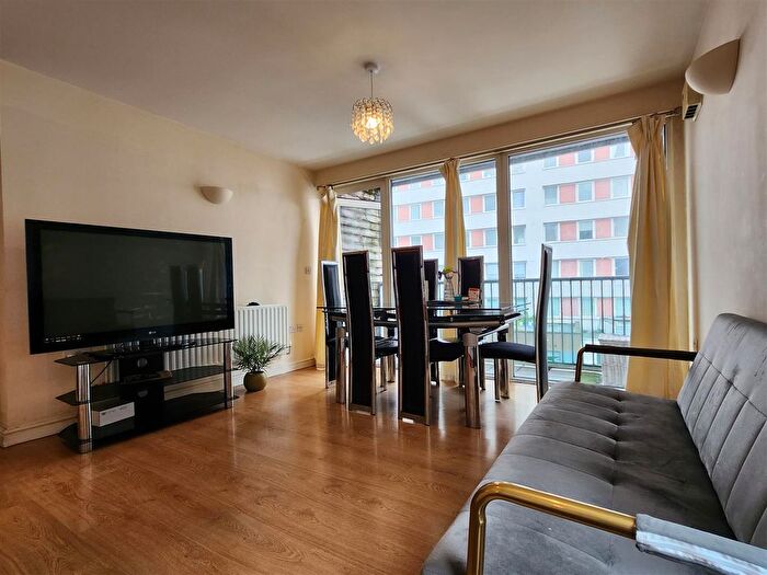 2 Bedroom Flat For Sale In Romford Road, London, E7