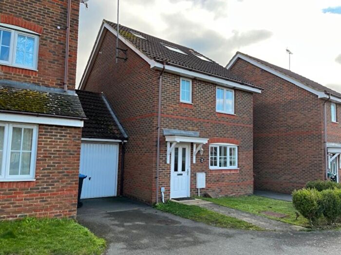 4 Bedroom Link Detached House To Rent In Campion Road, Hatfield, AL10