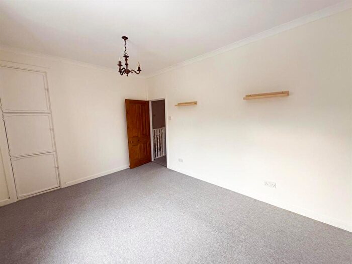 2 Bedroom Cottage For Sale In Mill Street, Cross Hills, BD20