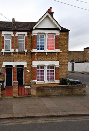 2 Bedroom Flat To Rent In Woodlands Street, London, SE13