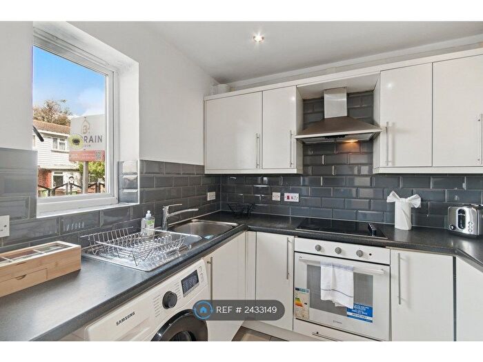 2 Bedroom Flat To Rent In Manchester Court, London, E16