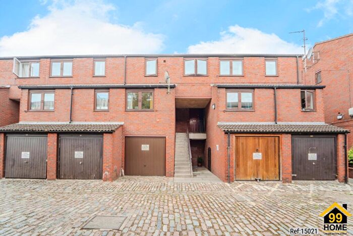 3 Bedroom Ground Maisonette For Sale In Worcester Mews, London, NW6