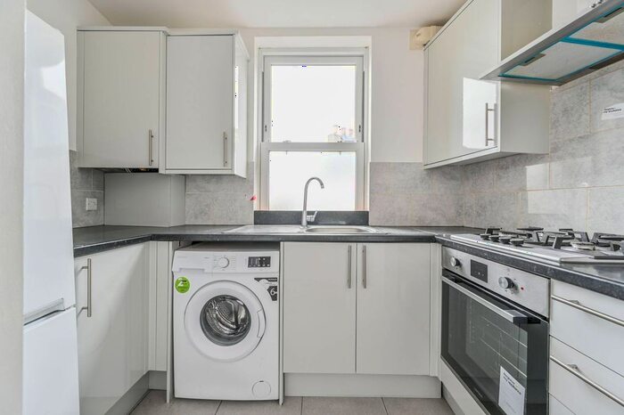 1 Bedroom Flat To Rent In Electric Avenue, Brixton, London, SW9