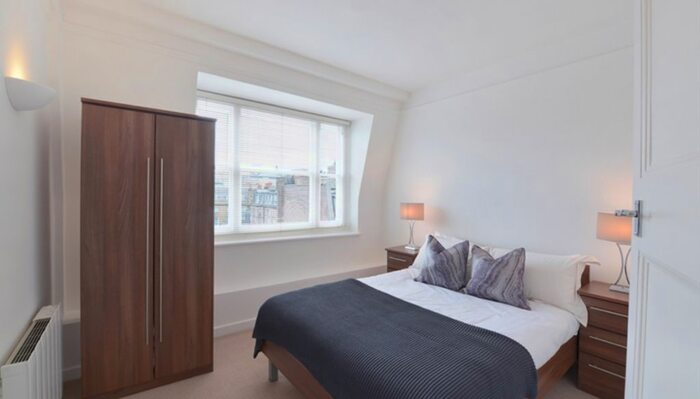 2 Bedroom Flat To Rent In Hill Street, London, W1J