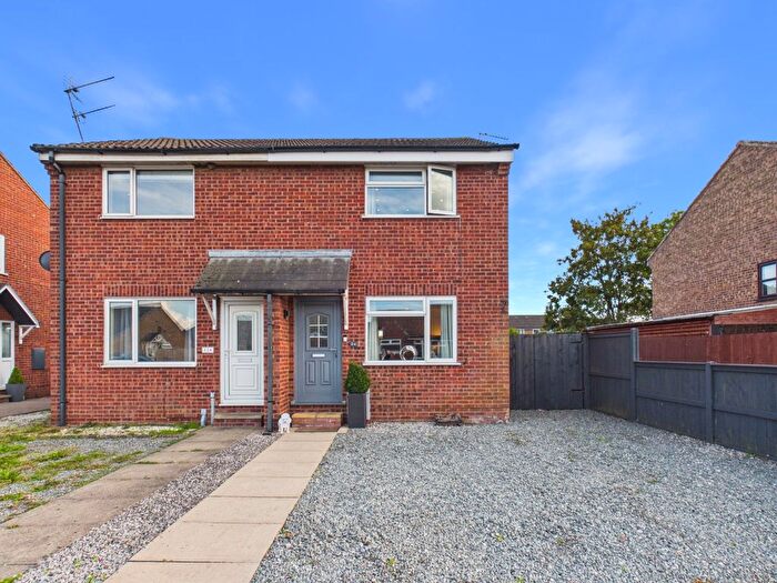 2 Bedroom Semi Detached House For Sale In Meadow Lane, Brough, HU15
