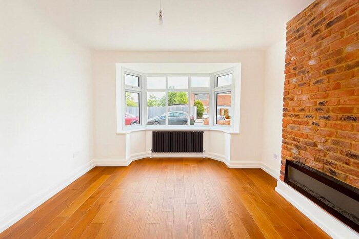 4 Bedroom Semi-Detached House To Rent In Farm Way, Worcester Park, KT4