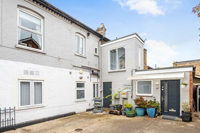 3 Bedroom Terraced House To Rent In Walton-on-Thames, KT12