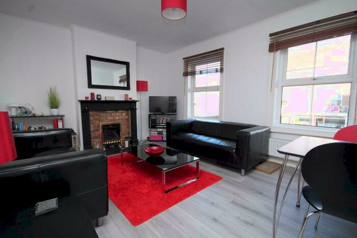 1 Bedroom Flat To Rent In Hook Road, Surbiton, KT6