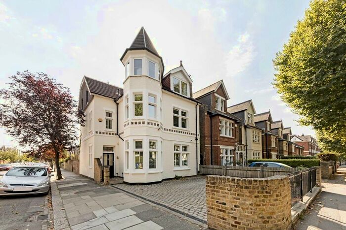 5 Bedroom Property To Rent In The Avenue, London, W13