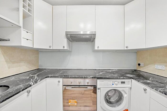 3 Bedroom Flat To Rent In Camden Road, Camden Town, NW1