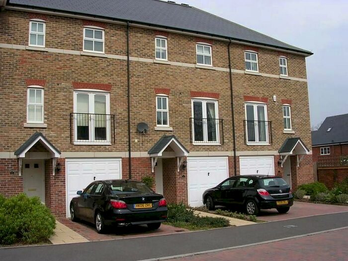 4 Bedroom Town House To Rent In Saville Close, Epsom KT19
