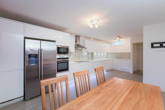 5 Bedroom Terraced House To Rent In Blondin Street, Bow, E3