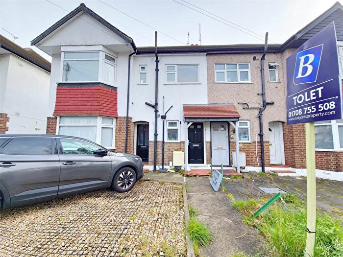 2 Bedroom Maisonette To Rent In Arundel Road, Romford, Essex, RM3