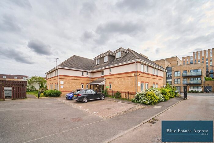 2 Bedroom Flat For Sale In Dominion Close, Hounslow, TW3