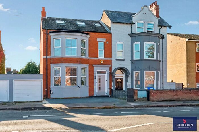 5 Bedroom Semi-Detached House To Rent In Kingsthorpe Grove, Northampton, Northamptonshire, NN2